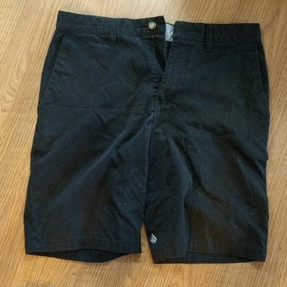 VOLCOM shorts size 33